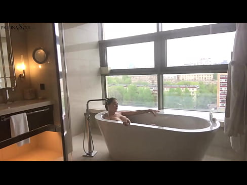 ❤️ 巨大的宝贝 激情地在浴室里撸起了她的阴部 ❤️❌ Anal video❌❤